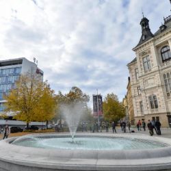V kašně před Západočeským muzeem už zase tryská voda