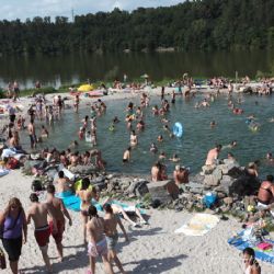 Současné horké dny plní koupaliště. Ta v kraji letos nabízejí novinky