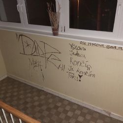 Všechno jednou končí, já taky, psal na zeď v paneláku
