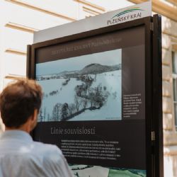 Výstava před konzervatoří ukazuje skrytou řeč krajiny