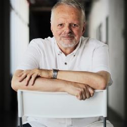 Výstava v Plzni připomíná designéra Pelikána