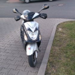 Z domu v Koterovské zmizel skútr. Neviděli jste ho?