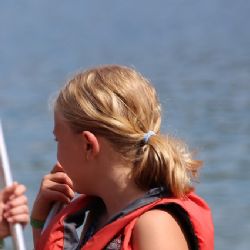 Z kempu na Radnicku ukradli raft a dvě pádla