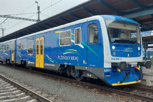 Foto: Z Poběžovic do Boru jezdí od středy nový školní vlak