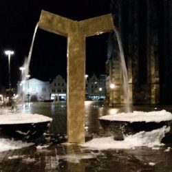 Za napěněnou kašnu na náměstí v Plzni padlo obvinění
