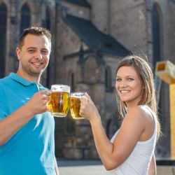 Za pivními zážitky do Plzně: naučte se natočit pivo na šnyt  