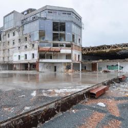 Začala demolice hlavní budovy Carimexu
