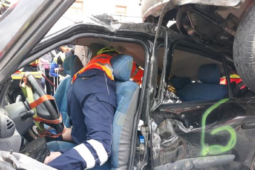 Foto: Záchranáři soutěžili v Rokycanech ve vyprošťování