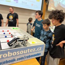 Žáci z Plzně bodují v robotických soutěžích