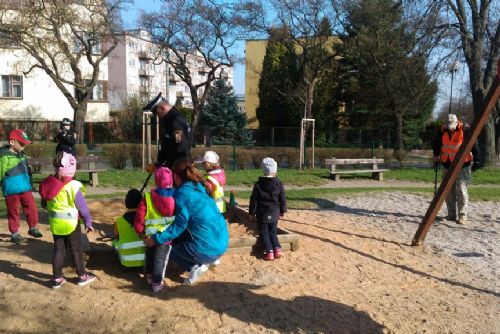 Foto: Zahájení sezony provozu dětských hřišť v Plzni provází kontroly