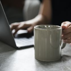 Zaměstnanci před Vánocemi „proflákají“ 5625 Kč