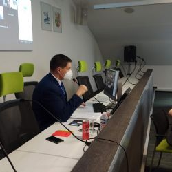 Zastupitelstvo Trojky zasedlo poprvé v historii online