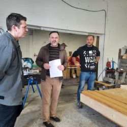 Z bezdomovců se stanou hlídači, pilotní projekt Safety First míří do finále