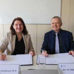 ZČU a UK budou spolupracovat v oblasti vzdělávání zaměstnanců