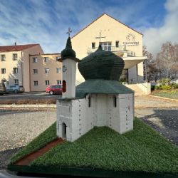 Železnou Rudu ozdobí model zdejšího kostela vyrobený klienty domova Clementas