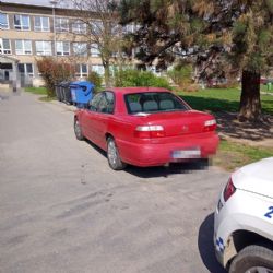 Žena bez řidičáku vezla děti k zápisu do školy na Slovanech