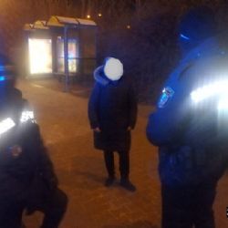 Žena utekla z nemocnice, našli ji strážníci