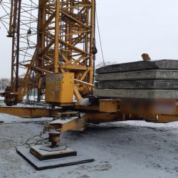 Zloději očesali na Slovanech kabely stavebního jeřábu