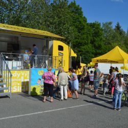 Žlutý kamion přivezl do Plzně festival lepšího bydlení