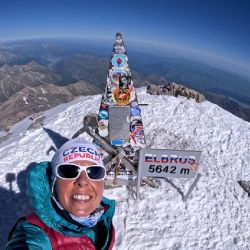 Zubařka Perglerová z Přeštic vystoupala na Elbrus a má Korunu planety