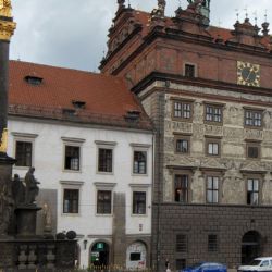 Plzeňský magistrát i krajský úřad omezují návštěvy, parkování je zdarma