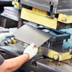 Firma OK Záchlumí, a.s. se specializuje na zakázkovou kovovýrobu včetně průmyslového robotického svařování