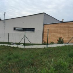 Cenově dostupné oplocení rodinných domů s jednoduchou a rychlou montáží
