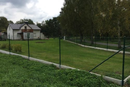 Obrázek - Firma Ploty Kodl, s.r.o. použila svařované čtvercové oplocení kolem zahrady v  Cheznovicích