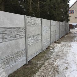 Fotbalového hřiště FC Mýto má nové betonové oplocení