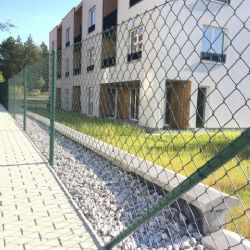 Oplocení bytového domu Nová Valcha Plzeň od firmy Ploty Kodl, s.r.o.