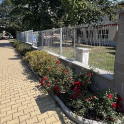 Oplocení Mateřské školy v Plzni – Pevnost a dlouhá životnost 3D panelů