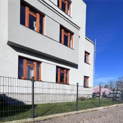 Oprava oplocení v Rokycanech po automobilové nehodě