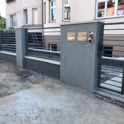 Potřebujete oplocení k bytovému domu v Plzni? Vše vám na míru zajistí Ploty Kodl, s.r.o.