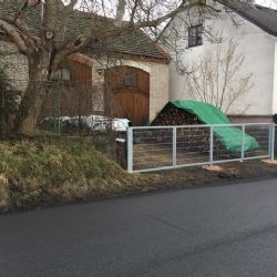 Pozinkovaná vjezdová vrata Holoubkov