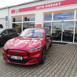 Plzeňský autosalon AUTO HORSKÝ má v nabídce elektrický Ford Mustang Mach-E, který získal plných pět hvězdiček za bezpečnost i za životní prostředí