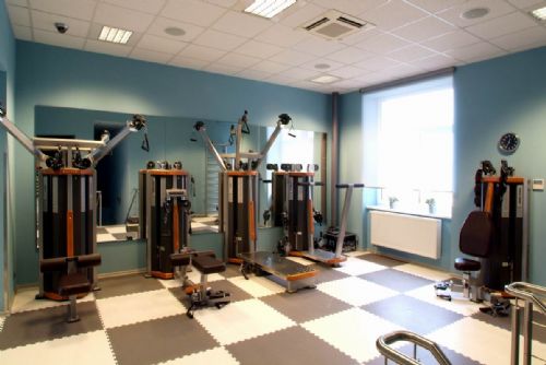 Foto: Máte dost přeplněných fitness v Plzni? Přijďte si zacvičit do Husovky!