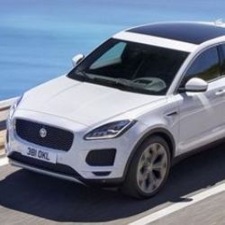 JAGUAR E-PACE OPERÁK OD 13 790 KČ MĚSÍČNĚ