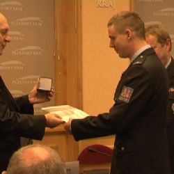 Hejtman Plzeňského kraje ocenil 24 policistů - video