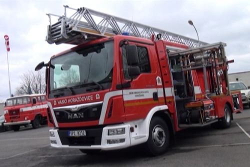 Foto: Profesionální hasiči v Plzni v úterý oficiálně převezmou novou zásahovou techniku 