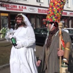 PLZEŇSKÁ 1: Průvod masek prošel Radnicemi