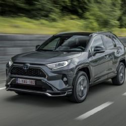Do Česka přijíždí vrcholná verze Toyoty RAV4 Plug-in hybrid
