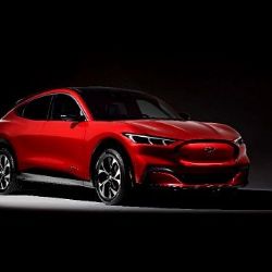 Elektrický Ford Mustang Mach-E přináší výkon, styl i svobodu pro novou generaci řidičů