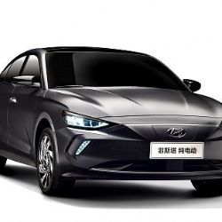 Hyundai představil na autosalonu v Kantonu sedan Lafesta EV