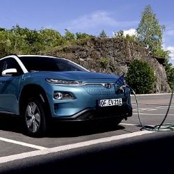 Hyundai představuje modernizovaný model KONA Electric