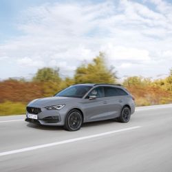 Král Leonů je zde! Nový model CUPRA Leon přichází na trh s elektrizujícími výkony