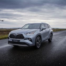 Největší hybridní SUV Toyota Highlander míří do ČR