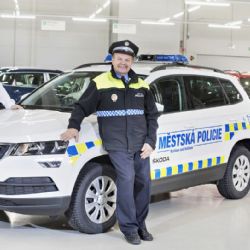 Nová ŠKODA KAROQ ve službách Městské policie v Rychnově nad Kněžnou