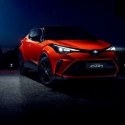 Nová Toyota C-HR přináší silnější hybridní pohon a inovované tvary