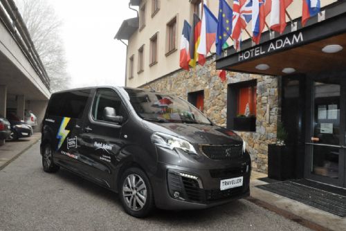 obrázek:První Peugeot e-Traveller dorazil do Česka