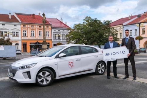 Foto: Úředníci ve Valašském Meziříčí budou jezdit v elektromobilu Hyundai